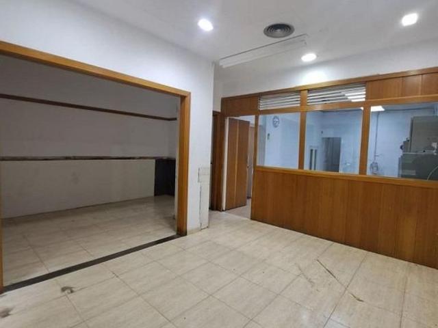 Local comercial en alquiler en calle De la Indústria, Barcelona, de 146 m² por 1.350