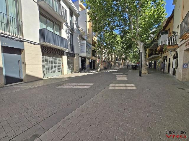 Local comercial en alquiler en calle De la Llibertat, Vilanova i La Geltrú, de 150 m² por 1.790