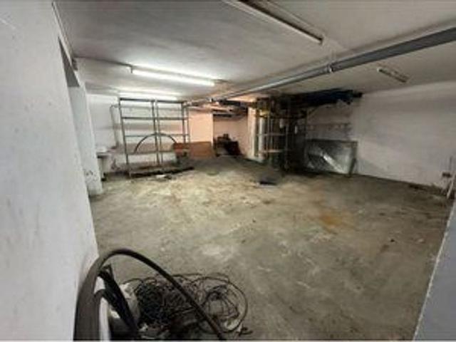 Local comercial en alquiler en calle De la Mare de Déu de Port, Barcelona, de 300 m² 2 habitaciones por 1.600