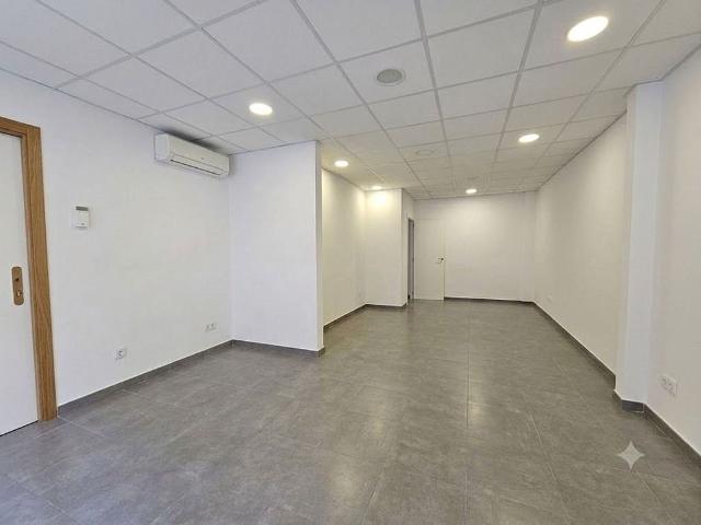 Local comercial en alquiler en calle De la Miranda, Cornellà de Llobregat, de 44 m² 1 habitación por 850