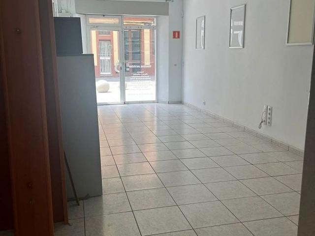 Local comercial en alquiler en calle De la Muntanya, Barcelona, de 50 m² 2 habitaciones por 900