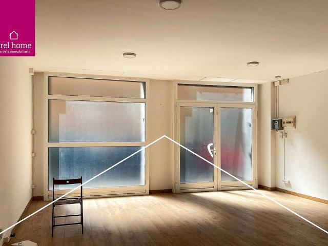 Local comercial en alquiler en calle De la Serra del Montsec, Esplugues de Llobregat, de 70 m² 1 habitación por 850