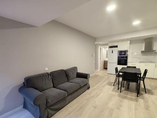 Local comercial en alquiler en calle De la República Argentina, Badalona, de 57 m² 1 habitación por 950