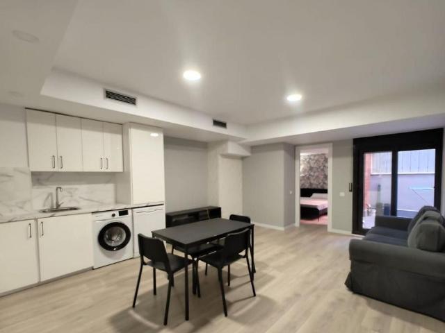 Local comercial en alquiler en calle De la República Argentina, Badalona, de 57 m² 1 habitación por 950