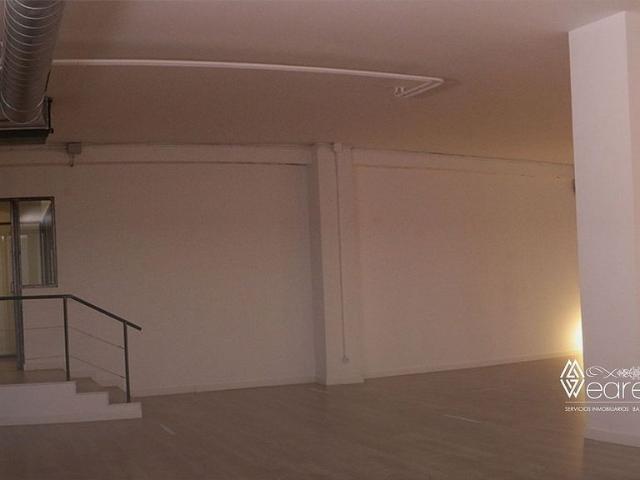 Local comercial en alquiler en calle De la Riera D'horta, Barcelona, de 450 m² 5 habitaciones por 2.750