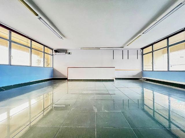 Local comercial en alquiler en calle De L'agricultura, Barcelona, de 120 m² 2 habitaciones por 900