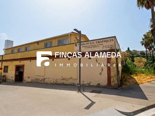 Local comercial en alquiler en calle De L'amor, Barcelona, de 450 m² 2 habitaciones por 5.900
