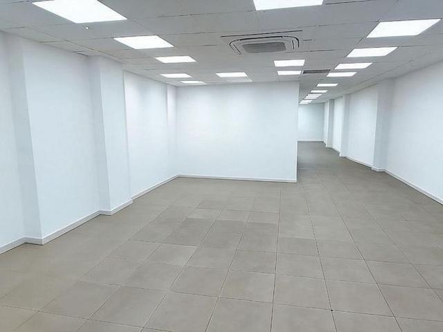 Local comercial en alquiler en calle De Las Navas de Tolosa, Barcelona, de 135 m² por 1.400