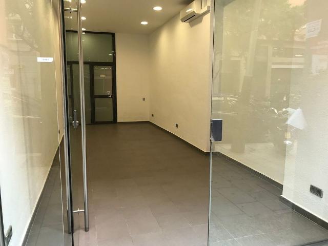 Local comercial en alquiler en calle De L'equador, Barcelona, de 27 m² 2 habitaciones por 600