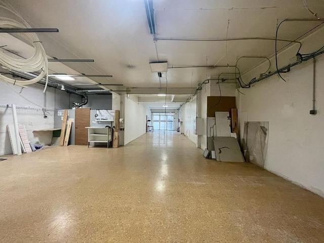 Local comercial en alquiler en calle De Les Argelines, Olesa de Montserrat, de 180 m² por 850