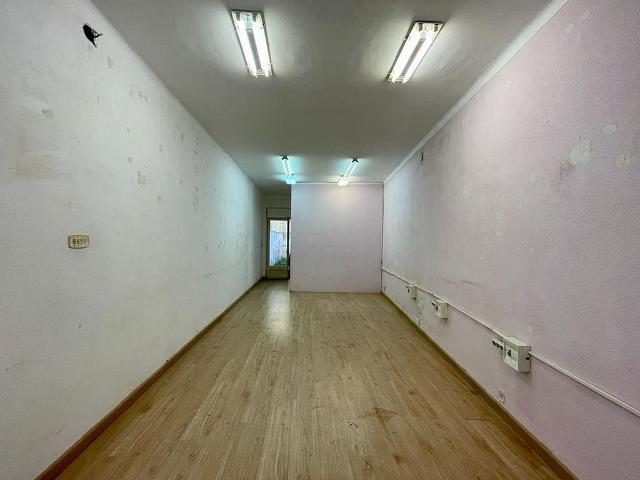 Local comercial en alquiler en calle De L'església, Olesa de Montserrat, de 24 m² por 300