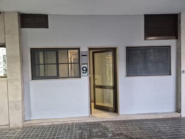 Local comercial en alquiler en plaza Soler i Carbonell, Vilanova i La Geltrú, de 60 m² 3 habitaciones por 650