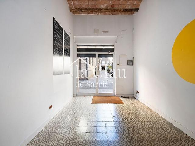 Local comercial en alquiler en calle De L'hort de la Vila, Barcelona, de 77 m² 4 habitaciones por 1.300