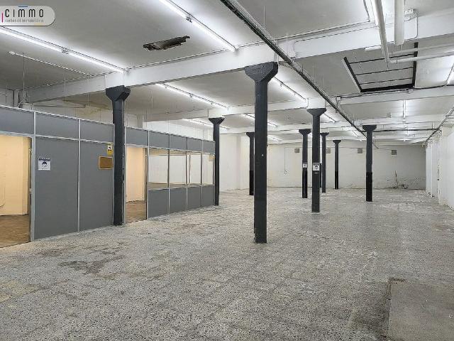 Local comercial en alquiler en calle De Lluís El Piadós, Barcelona, de 450 m² 2 habitaciones por 3.800