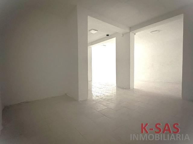 Local comercial en alquiler en calle De Llevant, Hospitalet de Llobregat, L´, de 71 m² 2 habitaciones por 800