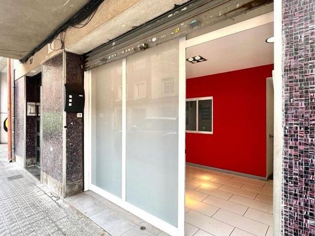 Local comercial en alquiler en calle De Llorens i Barba, Barcelona, de 149 m² 4 habitaciones por 1.790