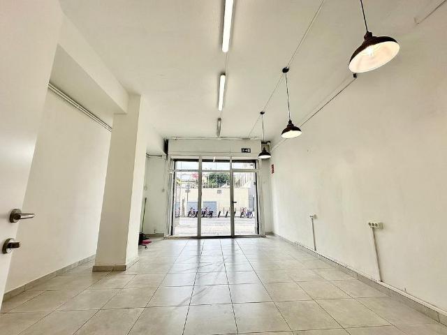 Local comercial en alquiler en calle De Mossèn Camil Rosell, Santa Coloma de Gramanet, de 45 m² 1 habitación por 570