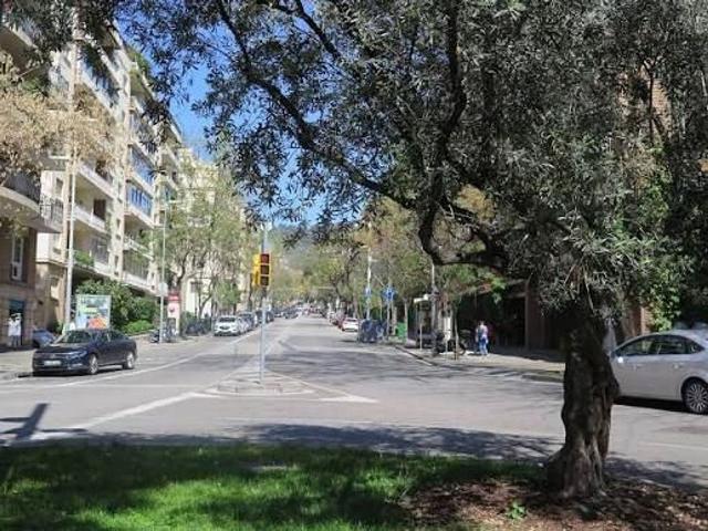 Local comercial en alquiler en calle De Mandri, Barcelona, de 110 m² 2 habitaciones por 4.000
