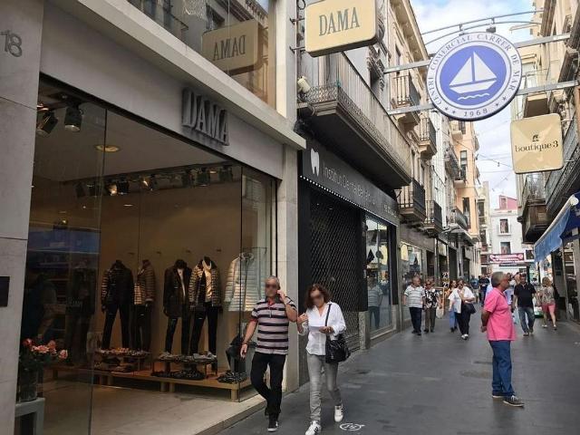 Local comercial en alquiler en calle De Mar, Badalona, de 464 m² 6 habitaciones por 9.500