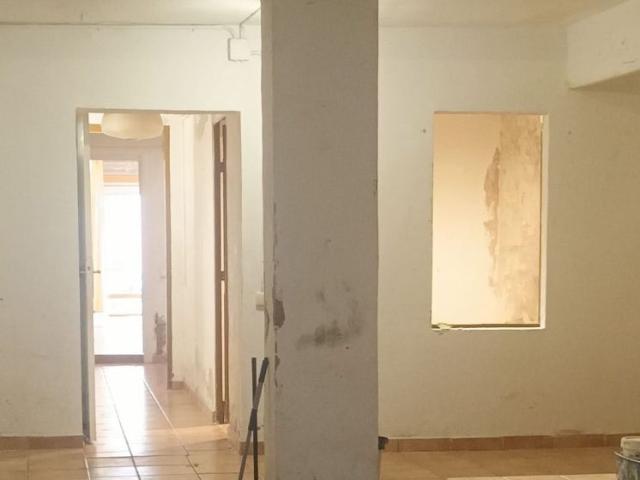 Local comercial en alquiler en calle De Marià Aguiló, Barcelona, de 136 m² 6 habitaciones por 1.400