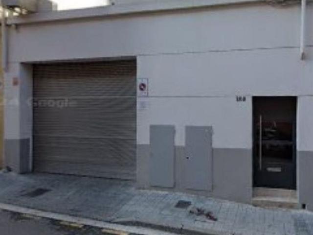 Local comercial en alquiler en calle De Miquel Servet, Badalona, de 189 m² 2 habitaciones por 1.800