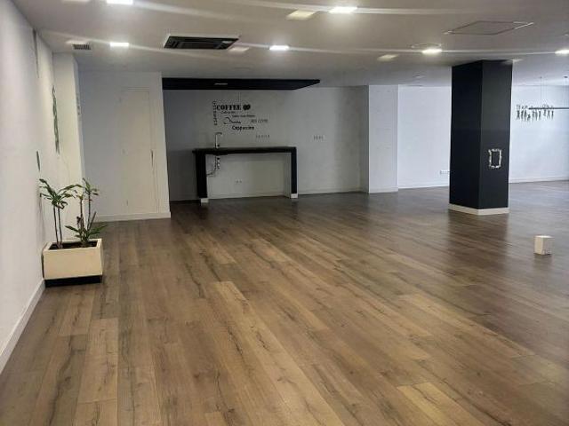 Local comercial en alquiler en calle De Muntaner, Barcelona, de 120 m² 1 habitación por 1.300