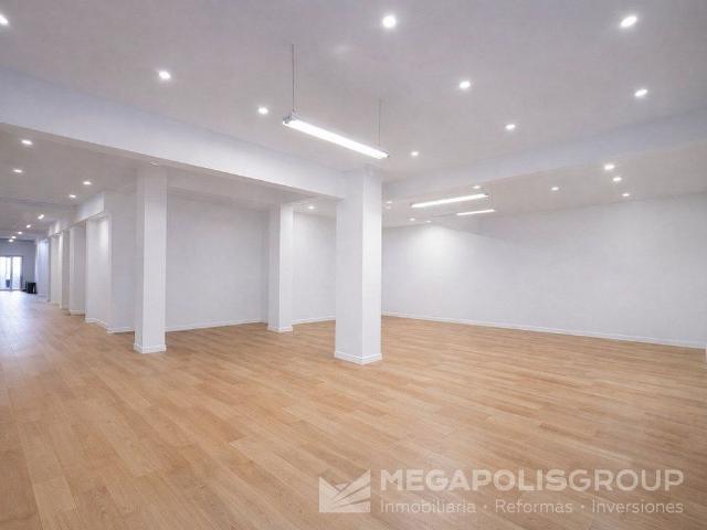 Local comercial en alquiler en calle De Múrcia, Barcelona, de 622 m² por 4.900