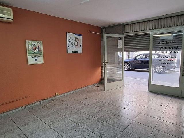 Local comercial en alquiler en calle De Nàpols, Santa Coloma de Gramanet, de 50 m² 2 habitaciones por 700