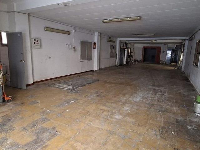 Local comercial en alquiler en calle De Nàpols, Santa Coloma de Gramanet, de 166 m² 3 habitaciones por 1.000