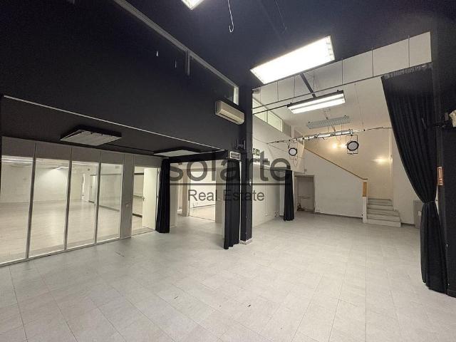 Local comercial en alquiler en calle De Nicaragua, Barcelona, de 500 m² 3 habitaciones por 4.250