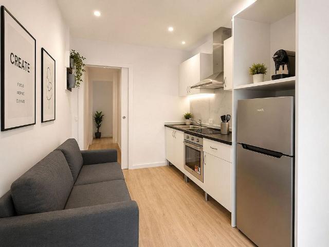 Local comercial en alquiler en calle De Sant Adrià, Barcelona, de 30 m² 2 habitaciones por 850