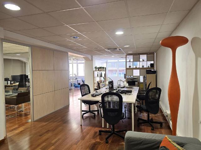 Local comercial en alquiler en calle De Sant Antoni Maria Claret, Barcelona, de 108 m² 7 habitaciones por 1.300