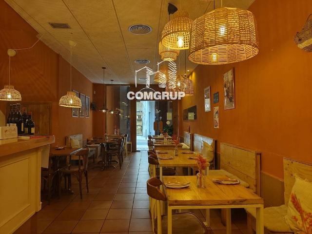 Local comercial en alquiler en calle De Sant Benet, Mataró, de 86 m² por 860