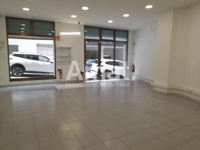 Local comercial en alquiler en calle De Sant Elies, Barcelona, de 72 m² por 890