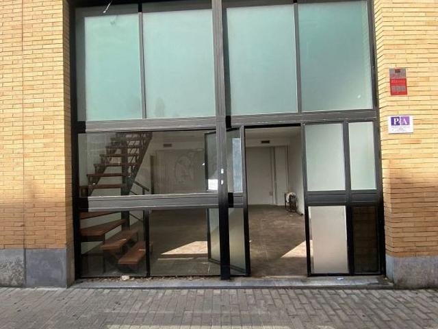 Local comercial en alquiler en calle De Sant Joan de Malta, Barcelona, de 52 m² 2 habitaciones por 995