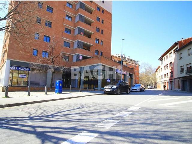 Local comercial en alquiler en calle De Sant Jordi, Vic, de 505 m² por 2.300