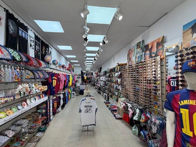 Local comercial en alquiler en calle De Sant Pere Més Alt, Barcelona, de 178 m² 1 habitación por 1.900