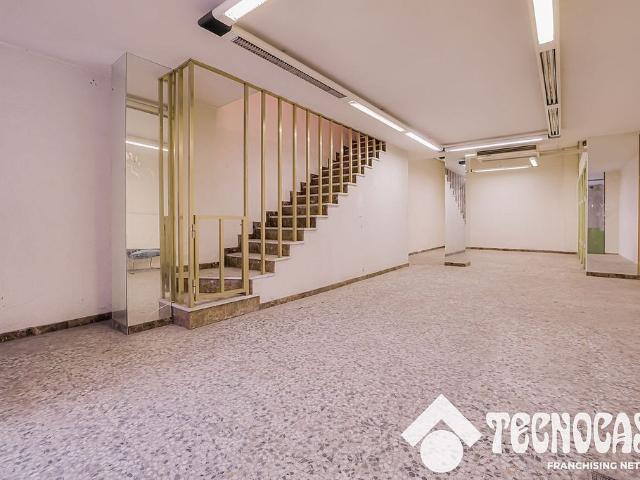 Local comercial en alquiler en calle De Sant Ramon, Santa Coloma de Gramanet, de 116 m² 2 habitaciones por 1.000