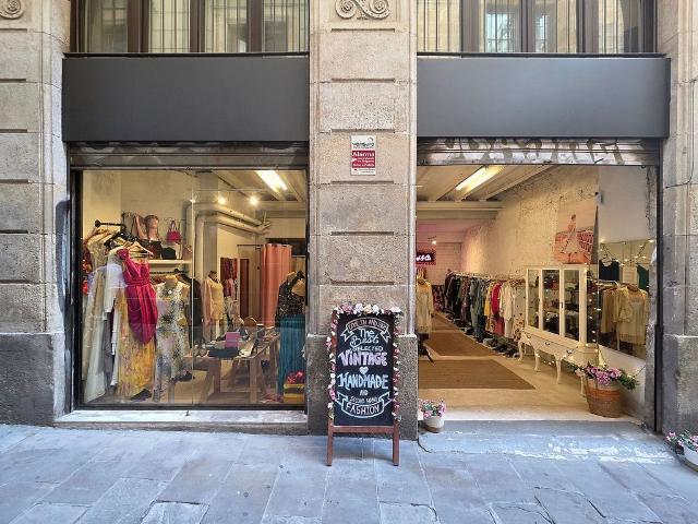 Local comercial en alquiler en calle De Sant Sever, Barcelona, de 50 m² 2 habitaciones por 1.600
