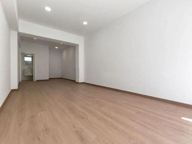 Local comercial en alquiler en calle De Santa Amèlia, Barcelona, de 30 m² por 900