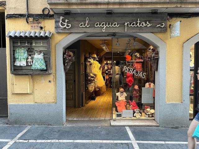 Local comercial en alquiler en calle De Santa Maria, Sant Cugat del Vallès, de 67 m² 2 habitaciones por 3.000
