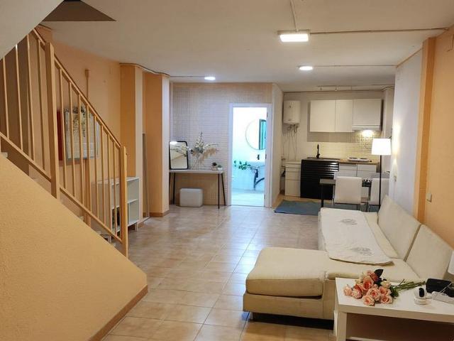 Local comercial en alquiler en calle De Santa Rosalia, Barcelona, de 120 m² 2 habitaciones por 1.250