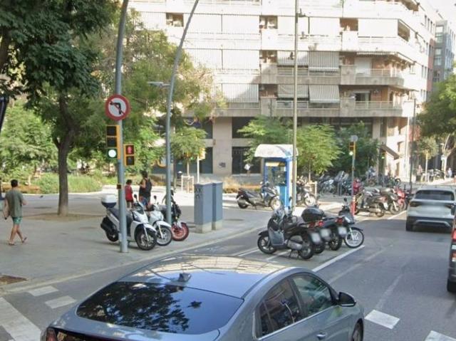 Local comercial en alquiler en calle De Sardenya, Barcelona, de 45 m² 1 habitación por 780