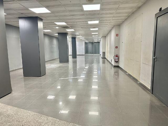 Local comercial en alquiler en calle De Sepúlveda, Barcelona, de 302 m² 4 habitaciones por 3.750