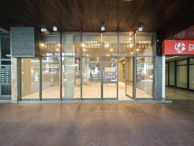 Local comercial en alquiler en calle De Pompeu Fabra, Manresa, de 144 m² por 1.300