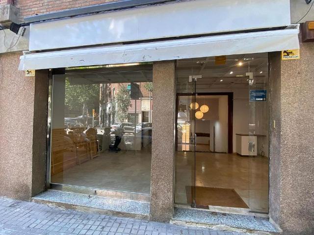 Local comercial en alquiler en calle De Pallars, Barcelona, de 85 m² por 1.300