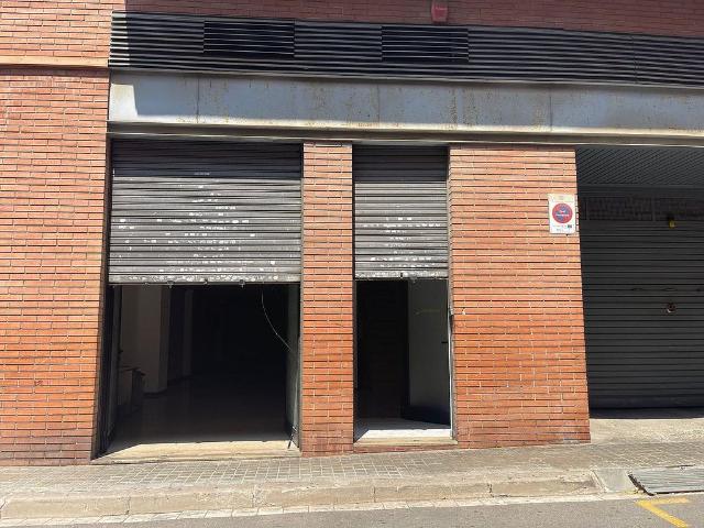 Local comercial en alquiler en calle De Pedro Antonio de Alarcón, Badalona, de 195 m² 2 habitaciones por 1.100