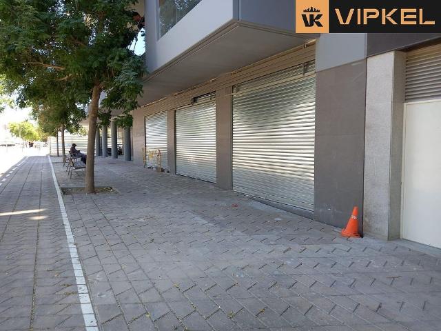 Local comercial en alquiler en calle De Pi i Margall, Badalona, de 158 m² 1 habitación por 2.300