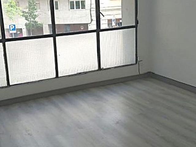 Local comercial en alquiler en calle De Pi i Margall, Barcelona, de 24 m² 2 habitaciones por 450