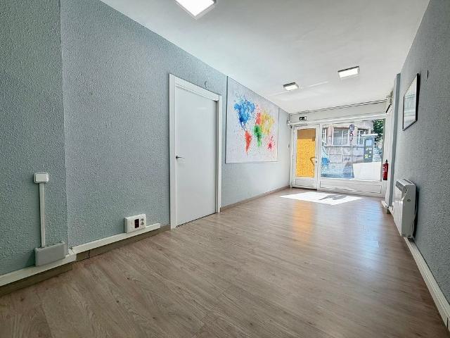 Local comercial en alquiler en calle De Praga, Barcelona, de 30 m² 2 habitaciones por 800